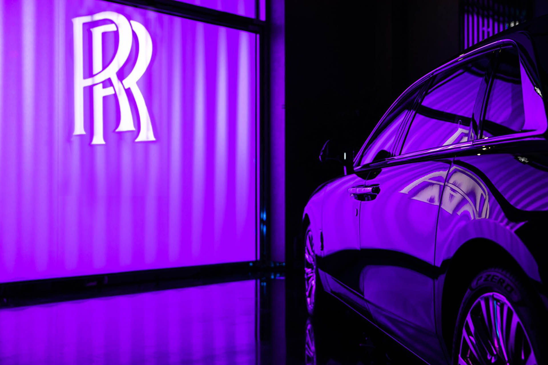 Rolls Royce Projection Mapping by Refractiv - Light & Visual Experience