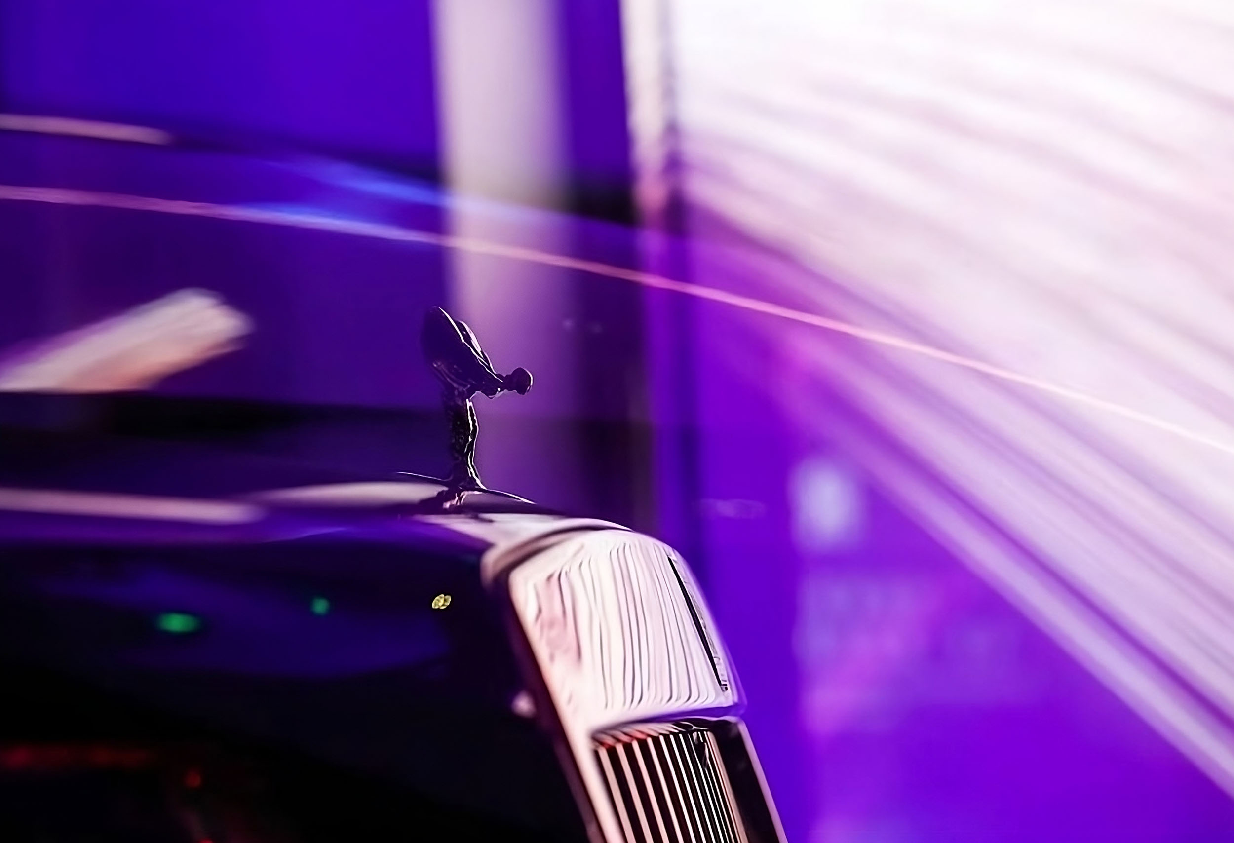 Rolls Royce projection mapping by Refractiv - Light & Visual Experience