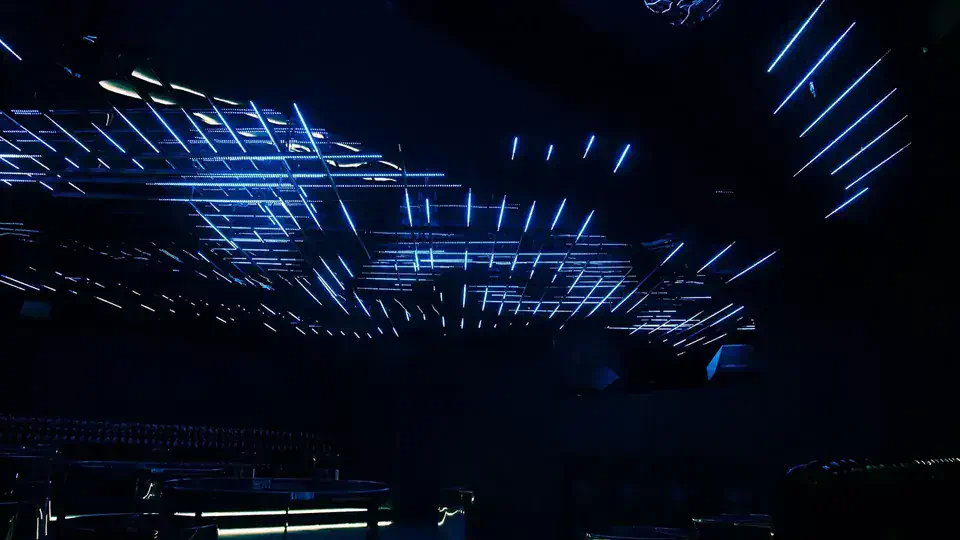 Custom lighting and mirrors above the DND Amsterdam dancefloor